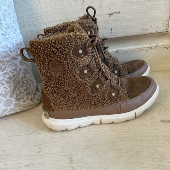 Sherpa Sorel boots - Picture 2 of 6
